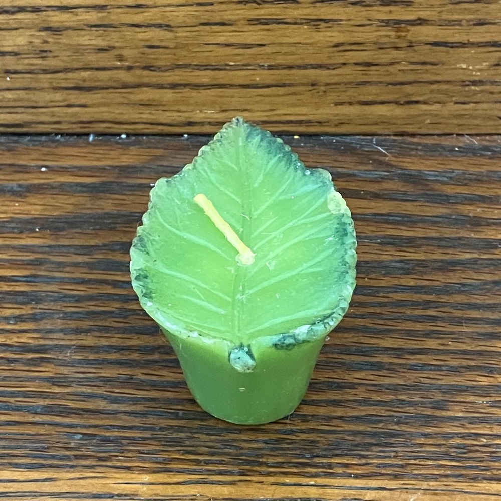 New Green Leaf Candle